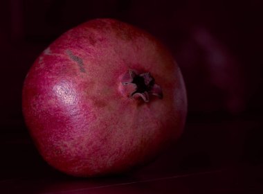 Masada nar meyvesi var.                               