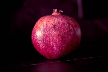 Masada nar meyvesi var.                               