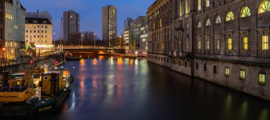 Hamburg, Almanya - Ocak 26, 2018 Hamburg şehri ve Elbe Nehri, Hamburg, Almanya