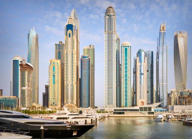 Dubai şehrinin mimari manzarası