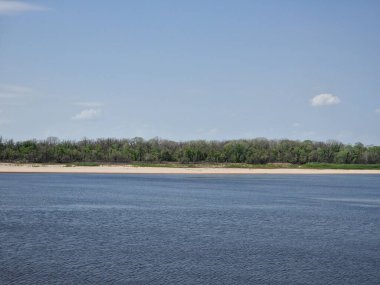 Baharda Ukrayna 'daki Dinyeper Sahili