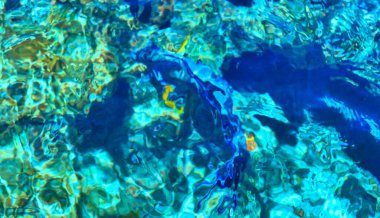 Mavi su sıçramaları olan soyut arkaplan