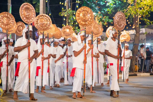 Colombo Sri Lanka Februari 2023 Storslagen Festlig Procession Konstnärer Nationaldräkter — Stockfoto