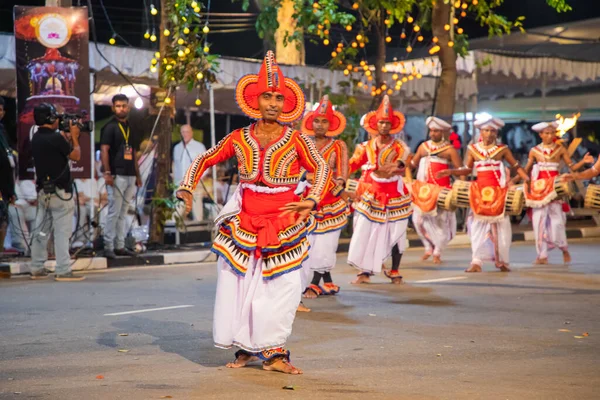Colombo Sri Lanka Fevereiro 2023 Uma Procissão Festiva Grandiosa Artistas — Fotografia de Stock