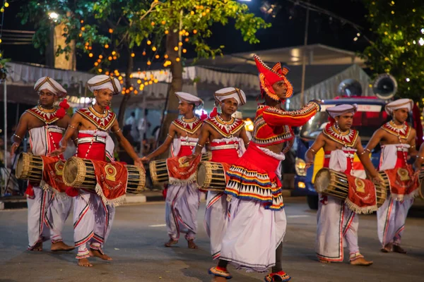 Colombo Sri Lanka Fevereiro 2023 Uma Procissão Festiva Grandiosa Artistas — Fotografia de Stock