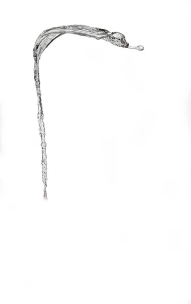白い背景に孤立した滴と透明な水のスプラッシュ — ストック写真