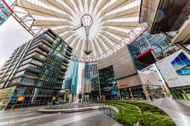 Berlin, Almanya, 29 Mart 2020. Salgın ve koronovirüs kovid 19 karantinası sırasında terk edilmiş bir şehir. sony merkez