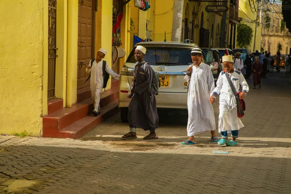 stock image Mombasa,Kenya Africa. 19.10.2019 narrow street of the old city with people and cars.Modern and ancient. children near Sunday school madrasah