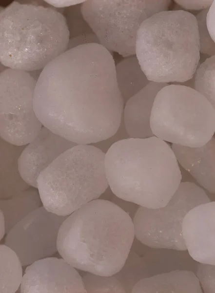 アフリカからのエキゾチックな真珠のラウンド塩の超マクロショット非常に近い詳細 理想的な食品スパイスの背景 ロイヤリティフリーのストック写真
