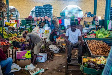 DIani Mombasa Kenya 18 Ekim 2019. Mombasa 'nın en eski gıda pazarı. Meyve, baharat, canlı kümes hayvanları alabileceğiniz yer.
