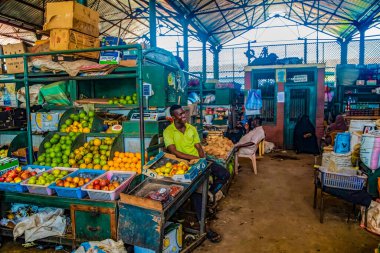 DIani Mombasa Kenya 18 Ekim 2019. Mombasa 'nın en eski gıda pazarı. Meyve, baharat, canlı kümes hayvanları alabileceğiniz yer.