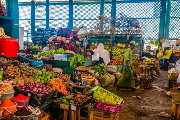 2019年10月18日 肯尼亚蒙巴萨最古老的食品市场 你可以在那里购买水果 活家禽 — 图库照片