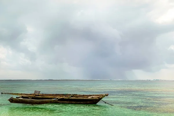 Старый Ручной Работы Африканского Dhow Рыбалка Деревянная Лодка Стоящая Якоре — стоковое фото