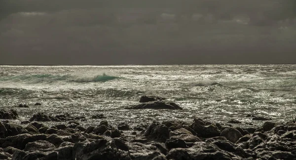 Океан Гарну Погоду Але Невеликими Хвилями — стокове фото