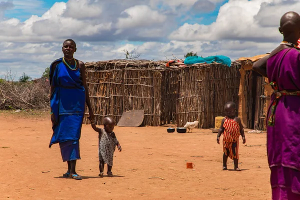 Diani Mombasa Outubro 2019 África Quênia Maasai Mulheres Com Crianças — Fotografia de Stock