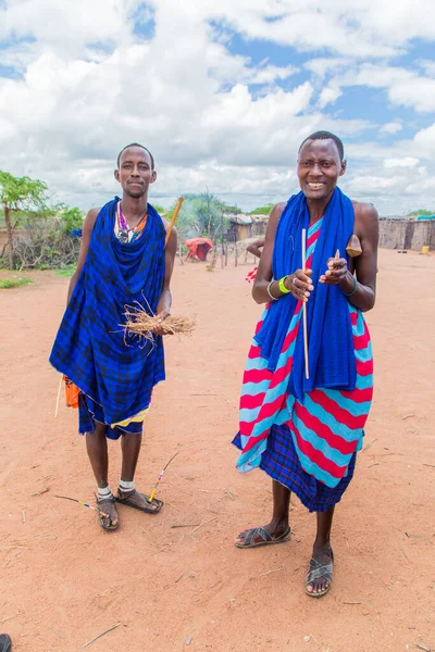 Quênia África Outubro 2019 Homens Tribo Africana Masai Vestido Nacional — Fotografia de Stock