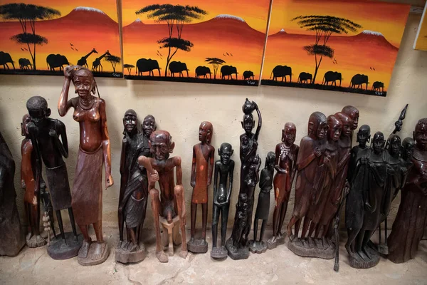 Kenia Afryka Październik 2019 Duża Wystawa Afrykańskich Masek Figurek Drewna — Zdjęcie stockowe