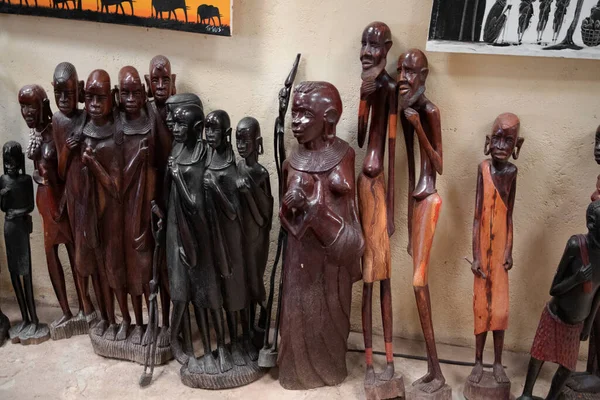 Kenia Afryka Październik 2019 Duża Wystawa Afrykańskich Masek Figurek Drewna — Zdjęcie stockowe