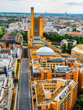 Berlin, Almanya 15 Haziran 2021. Berlin 'in havadan görünüşü şehrin merkezindeki ufuk çizgisi.