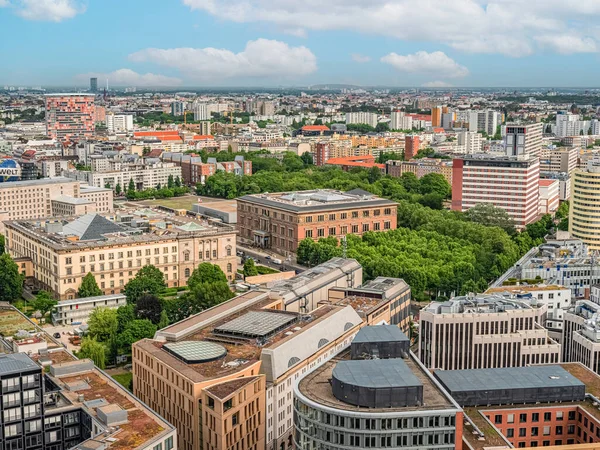 2021年6月15日 ドイツ ベルリン 都市の中心部にあるベルリンのスカイラインの空中ビュー — ストック写真