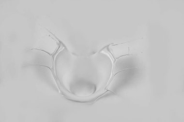 koleksiyon çeşitli süt beyaz arka plan üzerinde su sıçramalarına