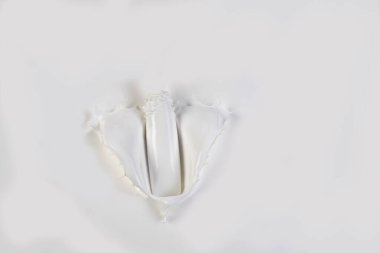 koleksiyon çeşitli süt beyaz arka plan üzerinde su sıçramalarına