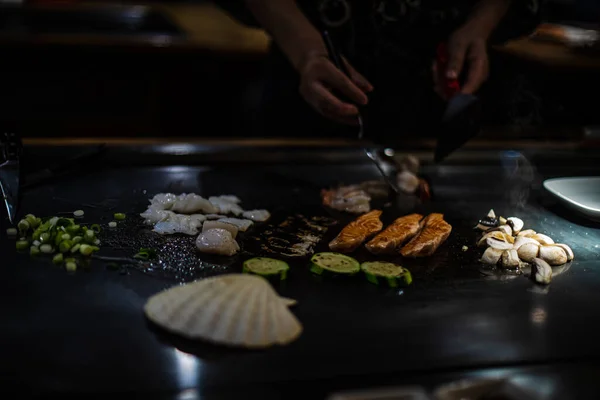 Teppan Show Traditional Japanese Restaurant Hands Cook Japanese Cook Prepares — Stock Photo, Image