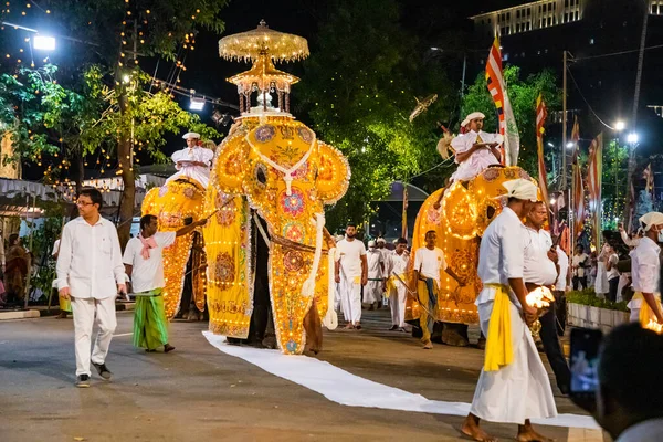 stock image Colombo, Sri Lanka. 06 febfuary 2023. large carnival festive procession with elephants and dancers in bright national costumes through the streets of Colombo