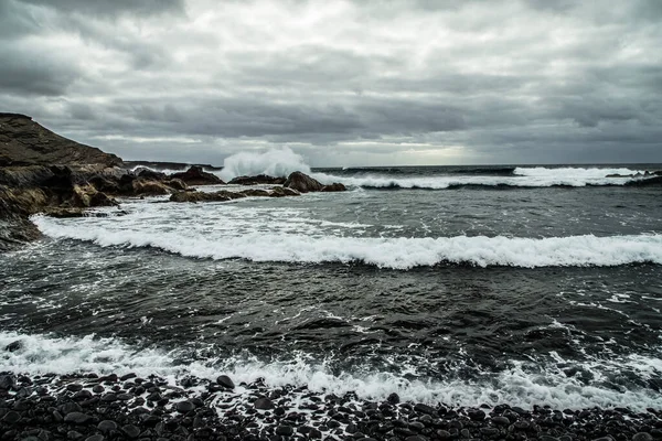 Прекрасний Вигляд Повітряну Хвилю Падає Блакитному Океані Під Час Шторму — стокове фото