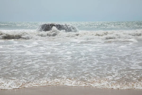 Costa Del Océano Atlántico Con Olas Fondo Viaja Concepto Mar — Foto de Stock