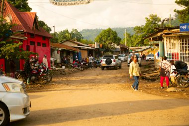 Arusha, Tanzanya Afrika 02 Şubat 2022 Arusha 'daki yerel halk işlerine devam ediyor. Afrika seyahati ve yaşam konsepti