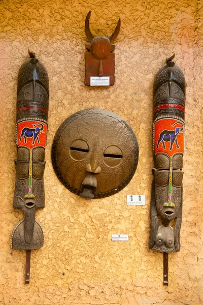 Arusha Tanzania Afryka Lutego 2022 Plemienne Afrykańskie Maski Drewniane Wykorzystały — Zdjęcie stockowe