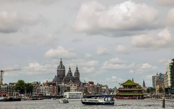 阿姆斯特丹 September 2018 Modern Amsterdam City Centre Canals Bridges 大房子小房子漂亮的旅游路线 — 图库照片