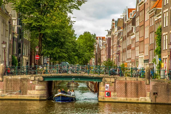 Amsterdam Holandia Wrzesień 2018 Nowoczesne Centrum Amsterdamu Kanały Mosty Duże — Zdjęcie stockowe