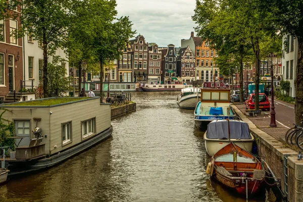 암스테르담 네덜란드 2018 Modern Amsterdam City Center Canals Bridge 과작은 — 스톡 사진
