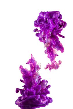 Sudaki mor ve altın akrilik mürekkep soyut ve parlak. konu fotoğrafı, kozmetik, içki ve reklam konsepti .