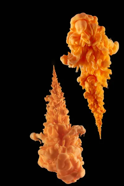 水のオレンジ色のアクリル色インクは抽象的で明るく分離しました 主題写真 化粧品 ドリンク 広告コンセプト — ストック写真