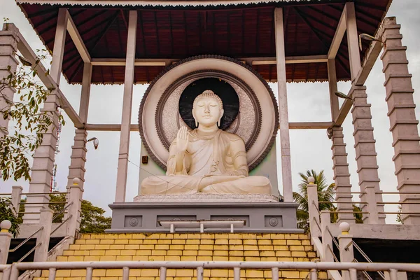 斯里兰卡科伦坡 2023年2月3日 城市繁忙的街道上挤满了人 日常生活 亚洲和异国情调的国家的旅行理念 Buddha雕像 — 图库照片