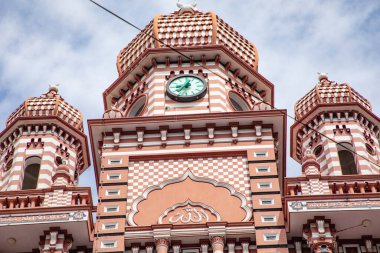 Colombo, Sri Lanka 03.Şubat 2023 Jami-Ul-Alfar Camii Kızıl Mescid Camii Colombo 'nun başkenti Sri Lanka' daki tarihi camii. Asya şehri, İslam dini. Seyahat kavramı