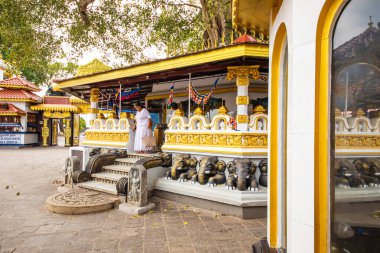 Beruwala,Sri Lanka. 02 Şubat 2023. Kande Viharaya Tapınağı, Beruwala, Sri Lanka 'daki devasa Buda Heykeli. avlu.