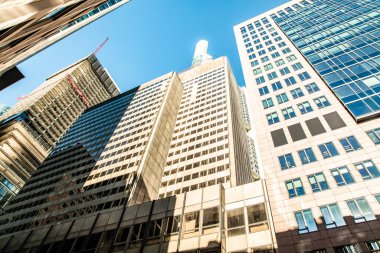 Frankfurt, Almanya - 23 Ocak 2020: Omniturm Kulesi ve Bankenviertel 'in Grosse Gallusstrasse Caddesi - Frankfurt, Almanya