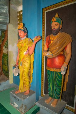 Balapitya Purana Viharay, Sri Lanka. 07 numara. 02 numara. 2023 Sri Pushparama tapınağının içi. Buda 'nın tüm tarihini tasvir eden figürler, doğumdan itibaren.