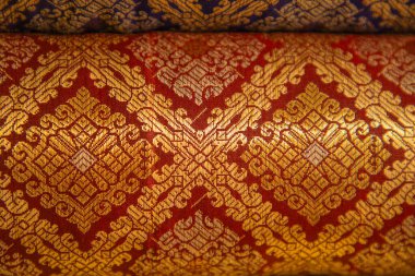 Kuala Lumpur, Malezya. 04.08.2024. Batik tasarım motifi ve deseni. Geleneksel Malezya kumaşı, yani her bölge için eşsiz ve farklı desenlere ve imaj motiflerine sahip batik kumaş..