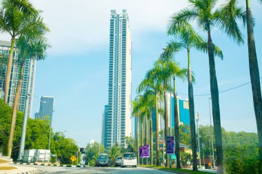 Kuala Lumpur, Malezya. 07.08.2024 şehir ufuk çizgisi günbatımında, Malezya. Büyük modern gökdelenleri olan Asya şehri