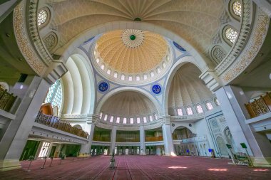 Kuala Lumpur, Malezya. 07.08.2024 ünlü Mescid Wilayah Persekutuan Federal Bölgesi Camii, Müslümanların ibadet ettiği yer.