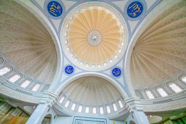 Kuala Lumpur, Malezya. 07.08.2024 ünlü Mescid Wilayah Persekutuan Federal Bölgesi Camii, Müslümanların ibadet ettiği yer.