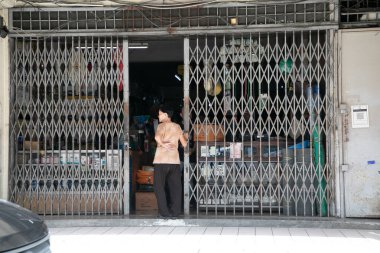 Kuala Lumpur, Malezya. 07.08.2024 şehir manzaralı. Malezya 'nın başkenti, turizm merkezi, Kuala Lumpur. Çin Mahallesi 'ndeki eski binaların ön cepheleri.