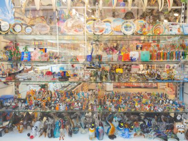 Venedik, İtalya. 28.10.2022 Venedik 'in en popüler turizm merkezi değil. Şehrin varoşlarında. Kanallar, evler ve köprüler