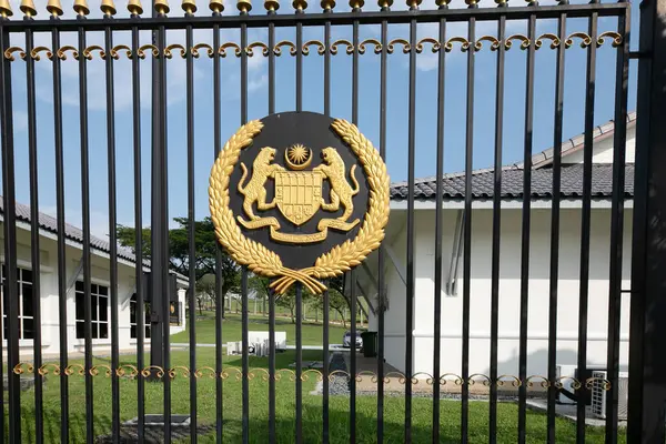 Kuala Lumpur, Malezya, 07.08.2024. Maylaysia 'ya sarımsak şekilli kemer yönetim binası. Kraliyet Muhafızları, Istana Negara Sarayı
