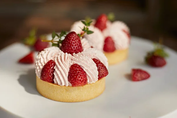 Close Strawberry Tarts Cream Sauce — Stock Photo, Image